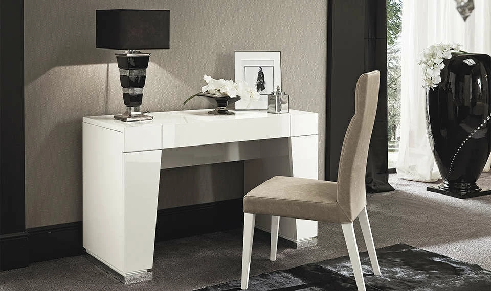 Alf Canova | Vanity | Angled at 30°